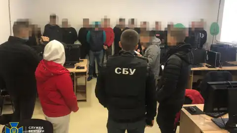 СБУ заблокувала схему шахрайства з банківськими картами
Фото: СБУ