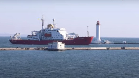 Перший український криголам пришвартувався в Одесі. Після техогляду йому дадуть ім'я і відправлять в Антарктиду