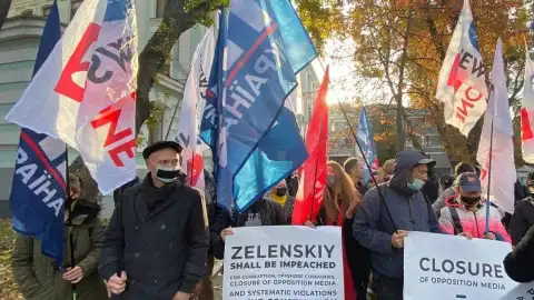 Акция протеста журналистов закрытых СМИ. Фото из открытых источников