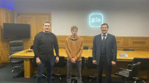 Глава Минцифры Федоров, замминистра МВД Енин и 21-летний хакер, создавший поддельную "Дію". Источник: facebook Енина