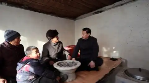 Xi Jinping visits impoverished villagers. Xinhua/Lan Hongguang