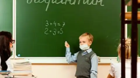 С понедельника невакцинированные учителя и госслужащие отстраняются от работы