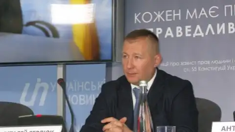 Адвокат Януковича Сердюк заявив про політичну заангажованість справи втрати Криму