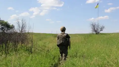 АТО, Антитерористическая операция. Военный. Фото: шатб АТО