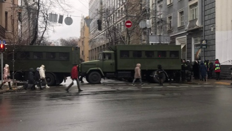 Автозаки перекрили центр Києва.