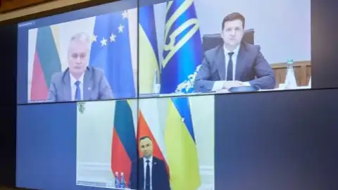 Зеленский на онлайн-встрече с Президентом Литвы Гитанасом Науседой и Президентом Польши Анджеем Дудой. Источник: ОПУ
