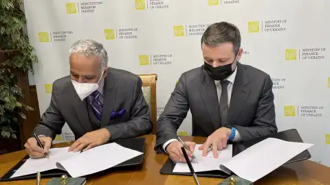 Підписання угоди. Фото: Мінфін