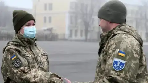 Жінка в армії. Фото: УНІАН