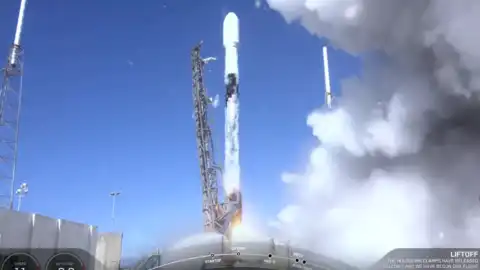Момента запуска украинского спутника "Сич". Фото: скриншот трансляции Space X 