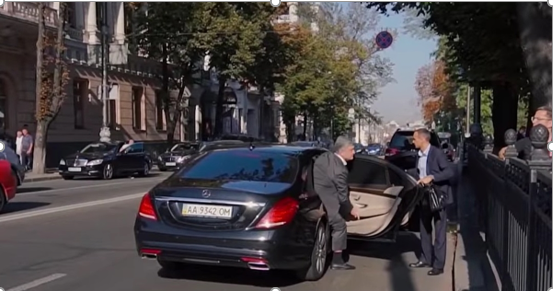 Привычный для Порошенко Mercedes S-класса