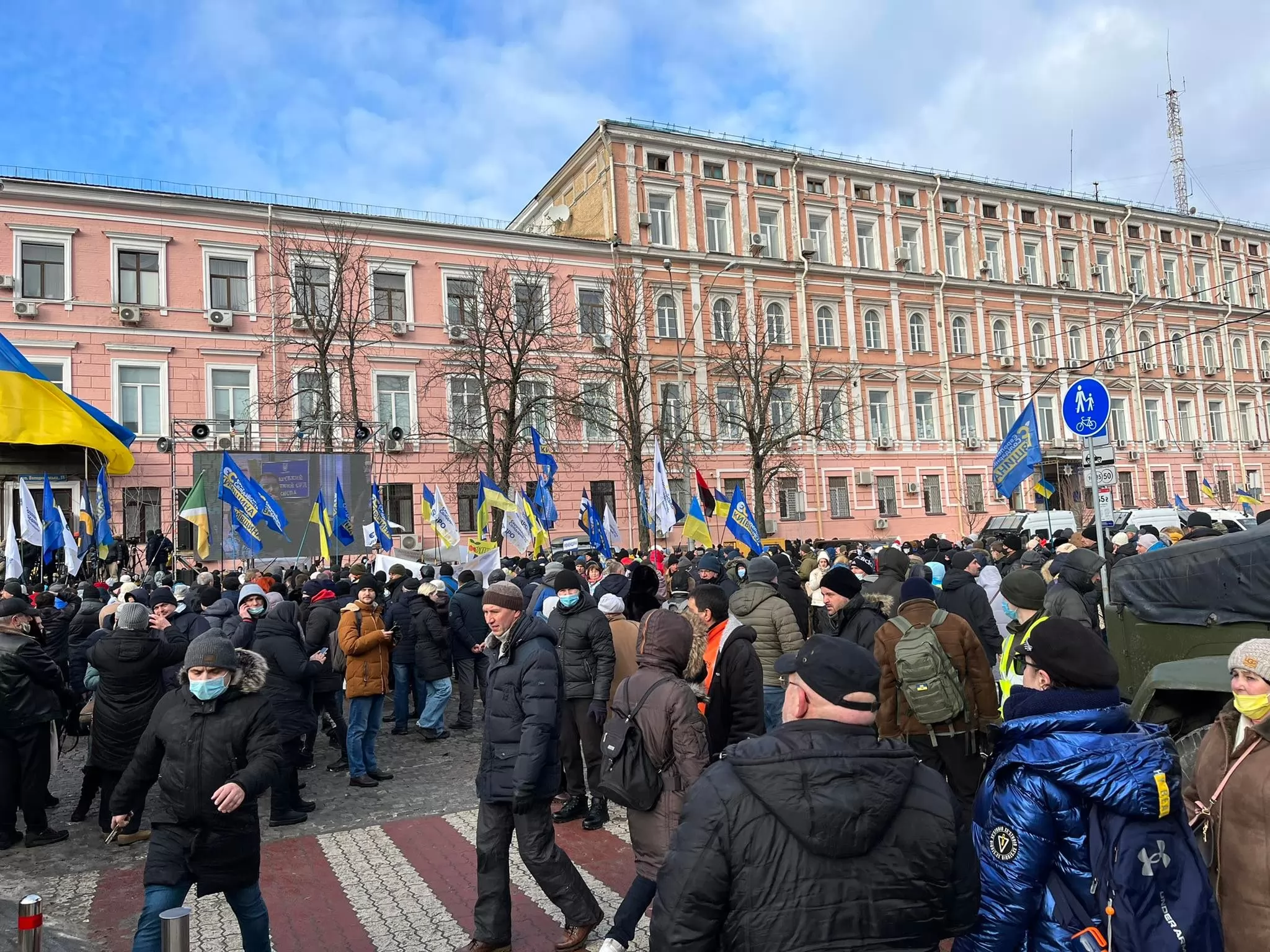 Митинг сторонников Петра Порошенко под Печерским судом. Фото: Українські Новини Митинг сторонников Петра Порошенко под Печерским судом. Фото: Українські Новини