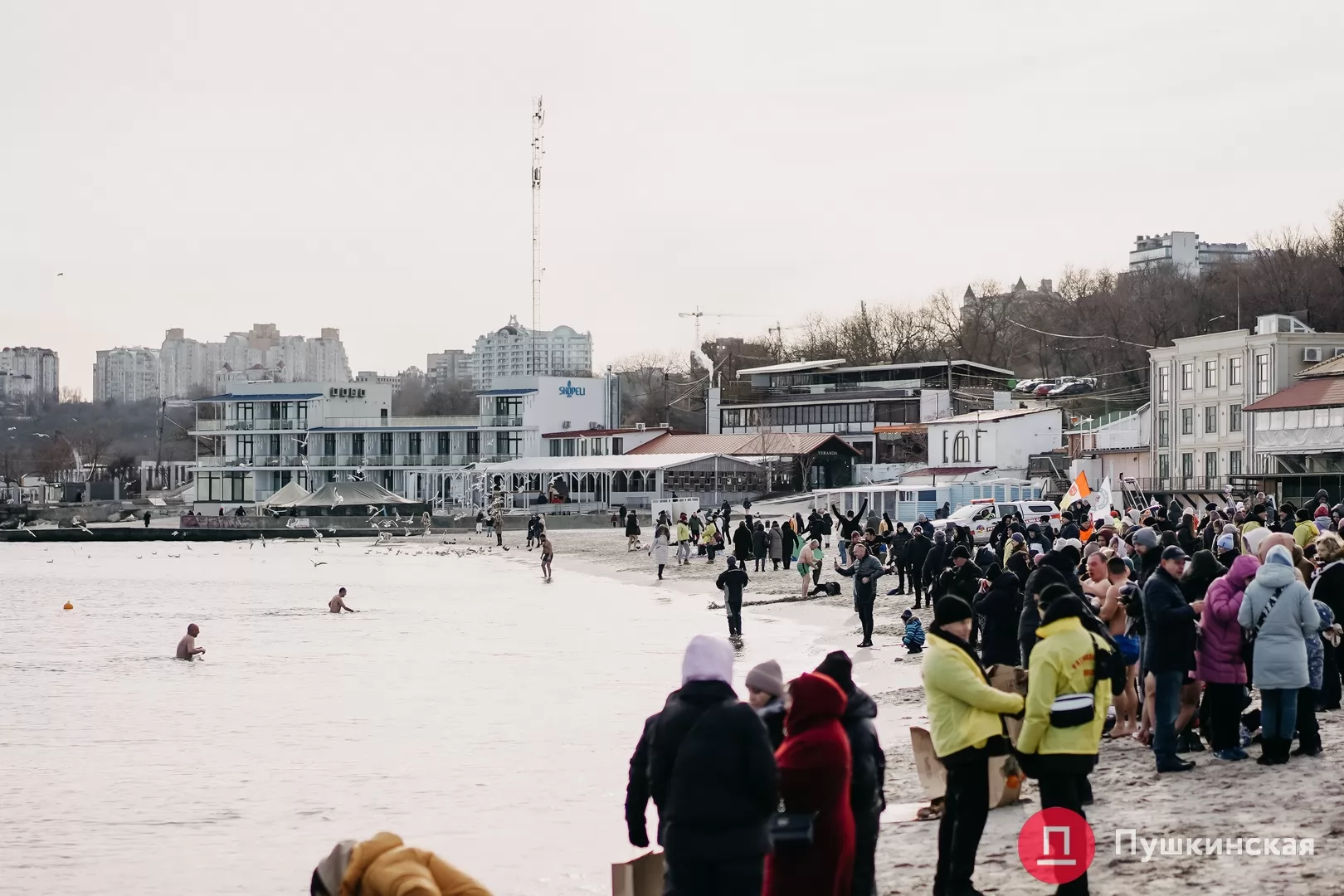 В Одессе на берегу людей было больше, чем в море. Фото: Пушкинская В Одессе на берегу людей было больше, чем в море. Фото: Пушкинская