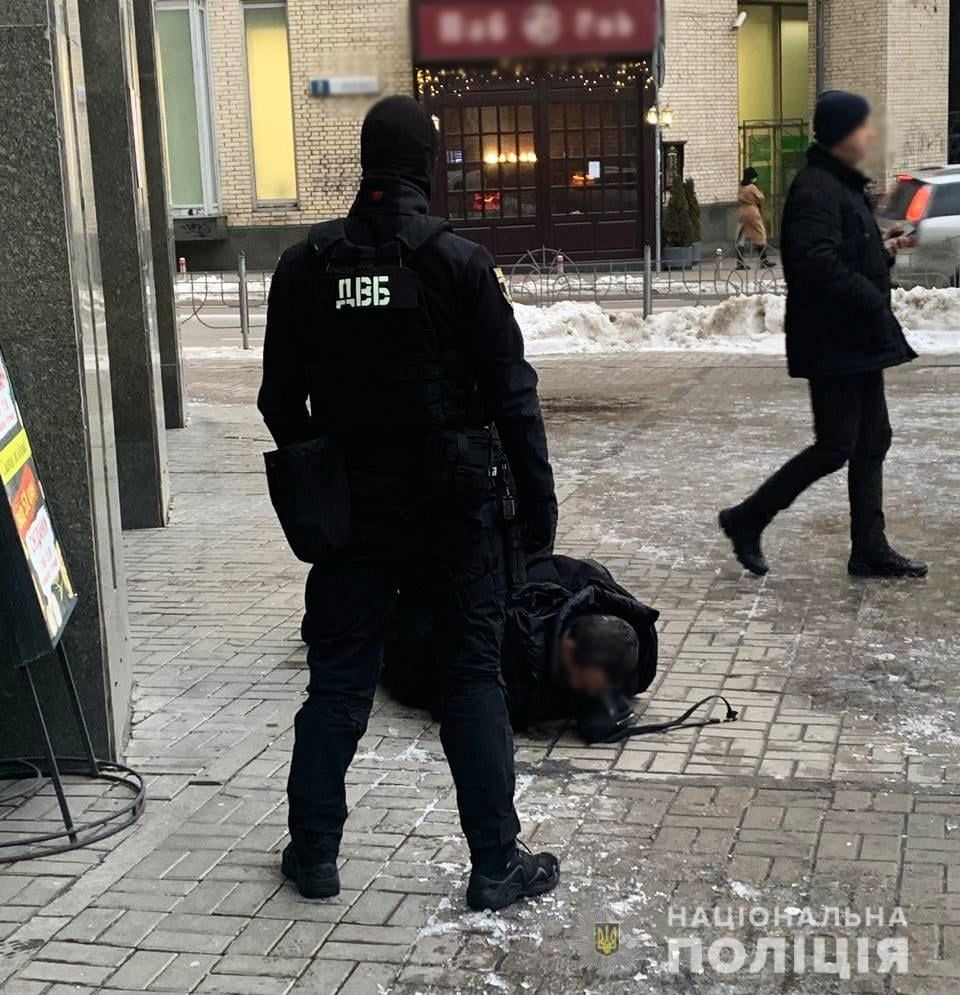 Полиция задержала мужчину, представлявшегося двоюродным братом министра. Фото: Национальная полиция