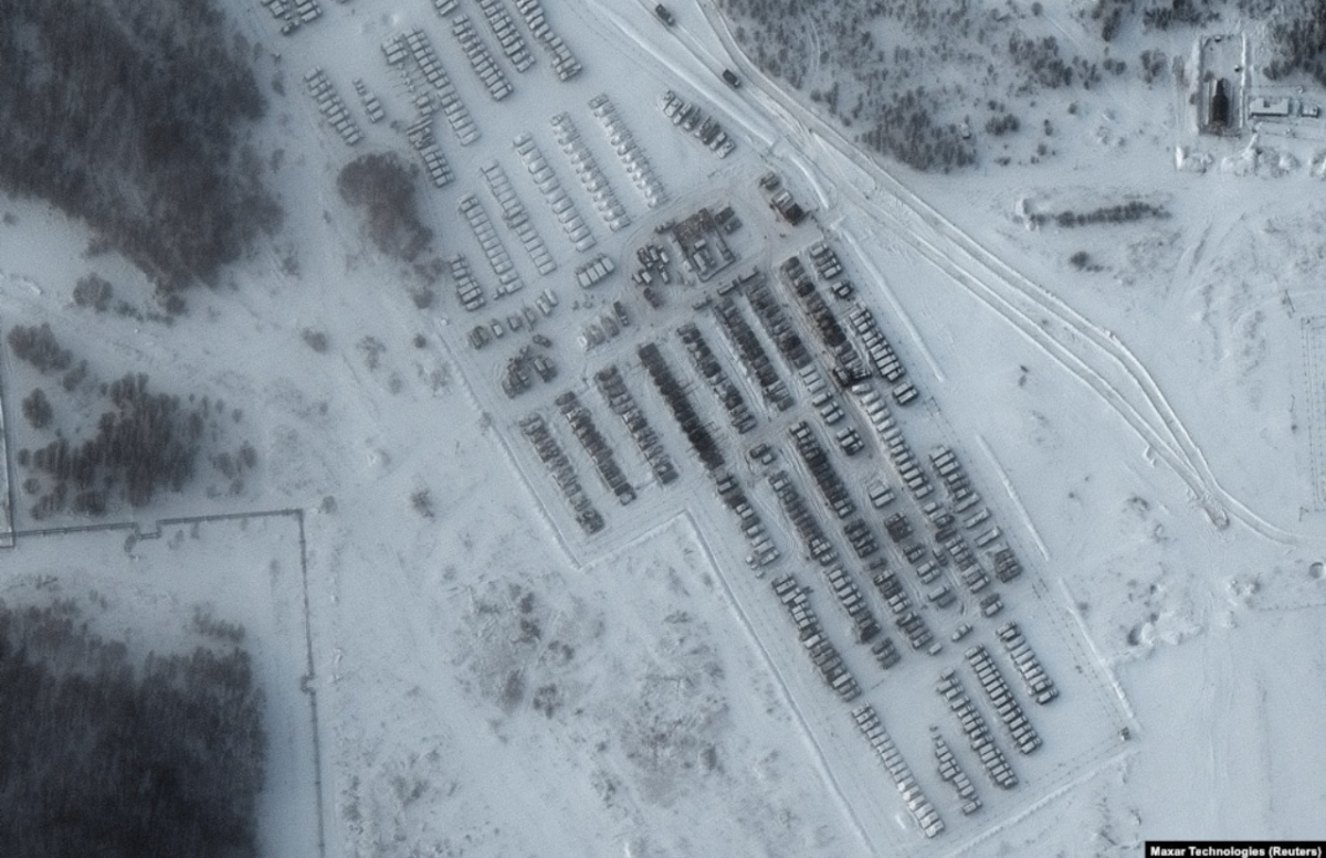 Российские танки и артиллерийская техника в Ельне