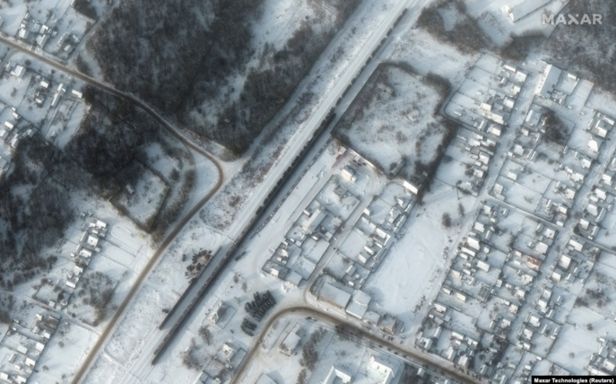 Военная техника на железнодорожной станции в Климове