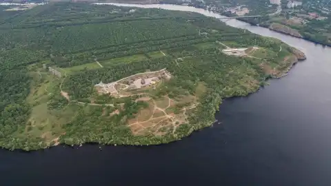 За програмою Зеленського парк "Хортицький лабіринт" перетворять з непролазних хащів на "перлину" екотуризму