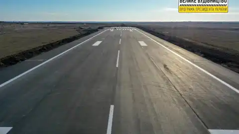 "Велике будівництво" завершує реконструкцію злітно-посадкової смуги аеропорту "Херсон"