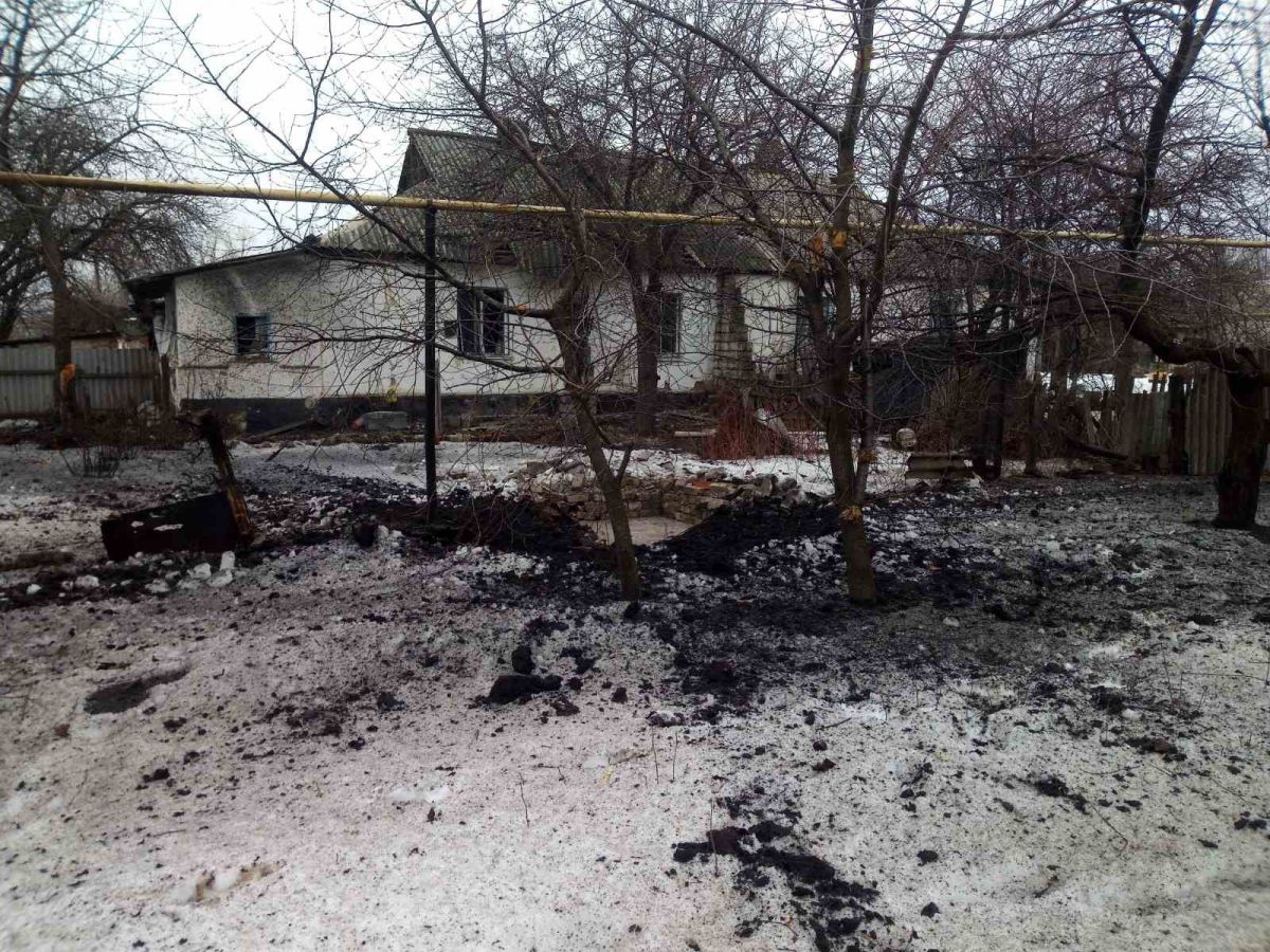 Разрушен сарай. Фото: пресс-служба Попаснянской городской военно-гражданской администрации.