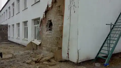 Последствия обстрела садика в Станице Луганской боевиками. Фото: Сергей Гайдай/Фейсбук