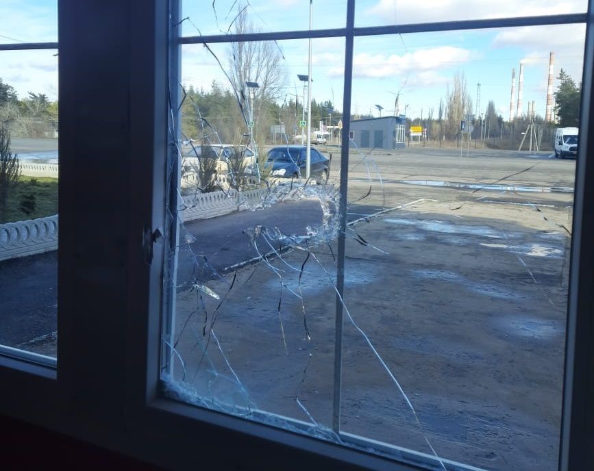Боевики обстреляли пожарную часть в Счастье. Фото: ГосЧС Украины