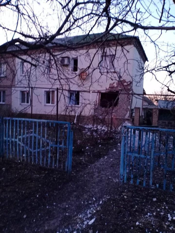 Новолуганское попало под обстрел. Фото: Facebook Павло Кириленко