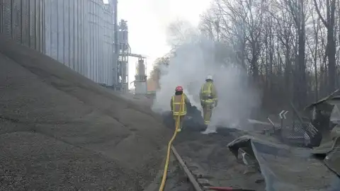 ГосЧС ликвидировала последствия налета крылатой ракеты в Житомирской области. Источник: Facebook ведомства