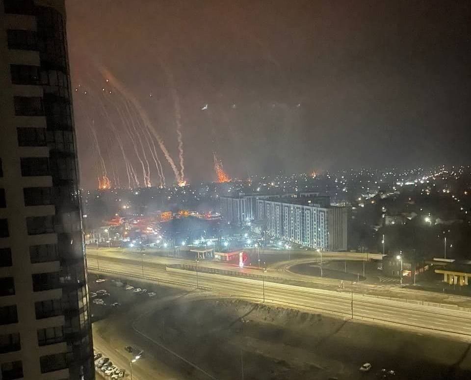Падіння невідомого літального апарату у Києві.  Фото: Telegram / reporter_ua