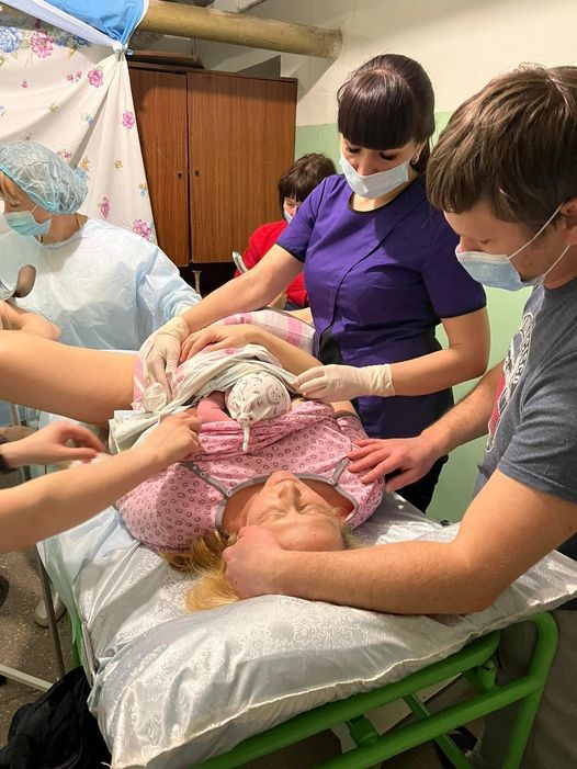 Роды в укрытии. Фото: Facebook/Віталій Малецький