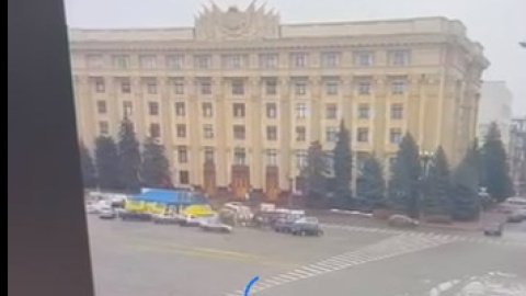 Последствия обстрела Харькова. Фото: facebook/MNS.GOV.UA