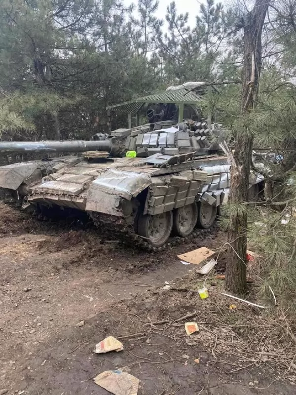 Танк Т-80, ьрошенный в Украине. Фото: facebook.com/UkrainianLandForces Танк Т-80, ьрошенный в Украине. Фото: facebook.com/UkrainianLandForces