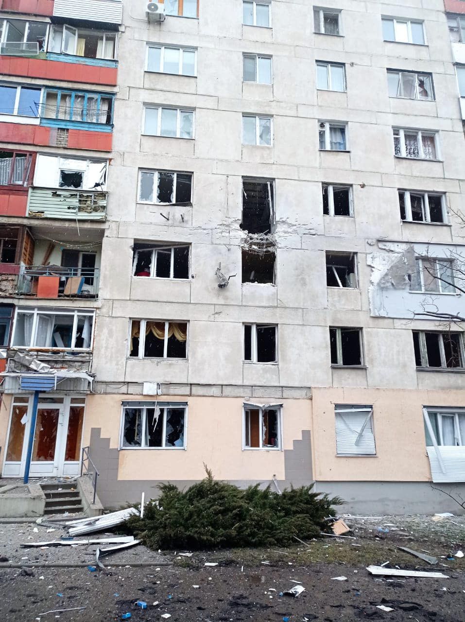 Последствия ночного обстрела в Лисичанске. Фото: Сергей Гайдай