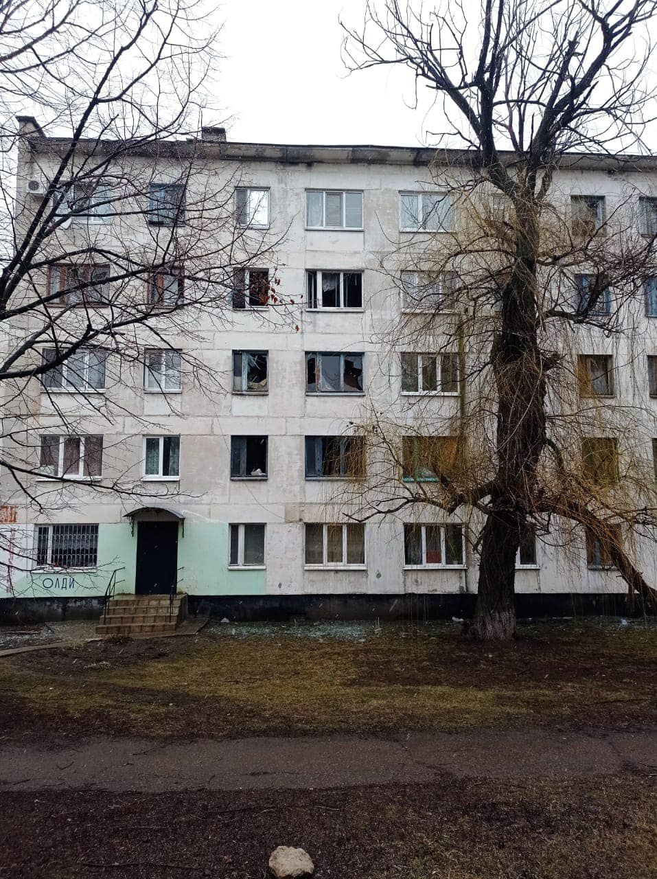 Наслідки нічного обстрілу у Лисичанську.  Фото: Сергій Гайдай