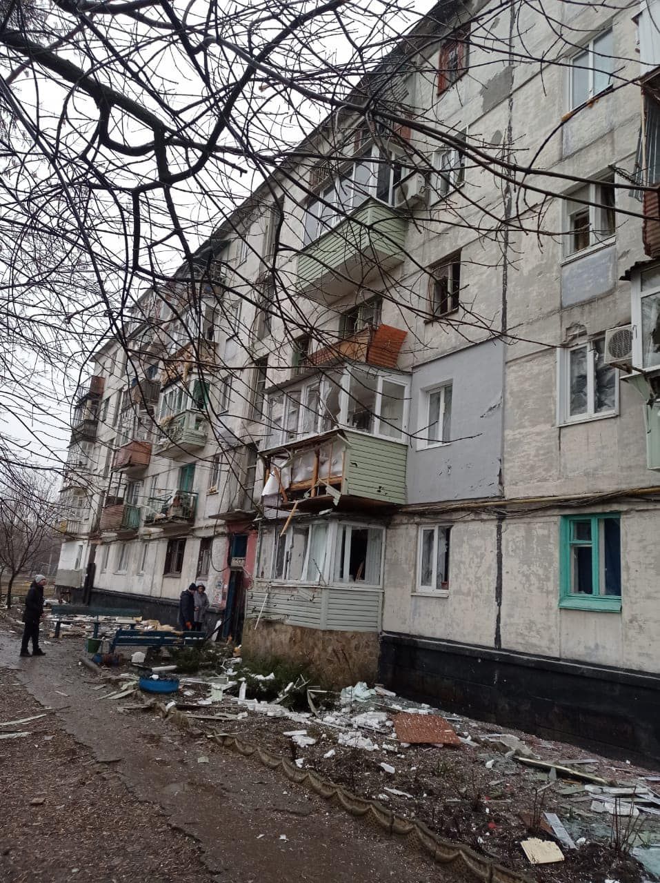 Наслідки нічного обстрілу у Лисичанську.  Фото: Сергій Гайдай