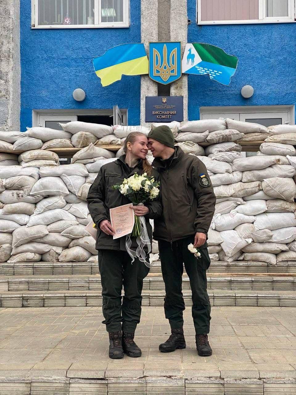 Свадьба в условиях войны. Фото: Facebook/МВС України