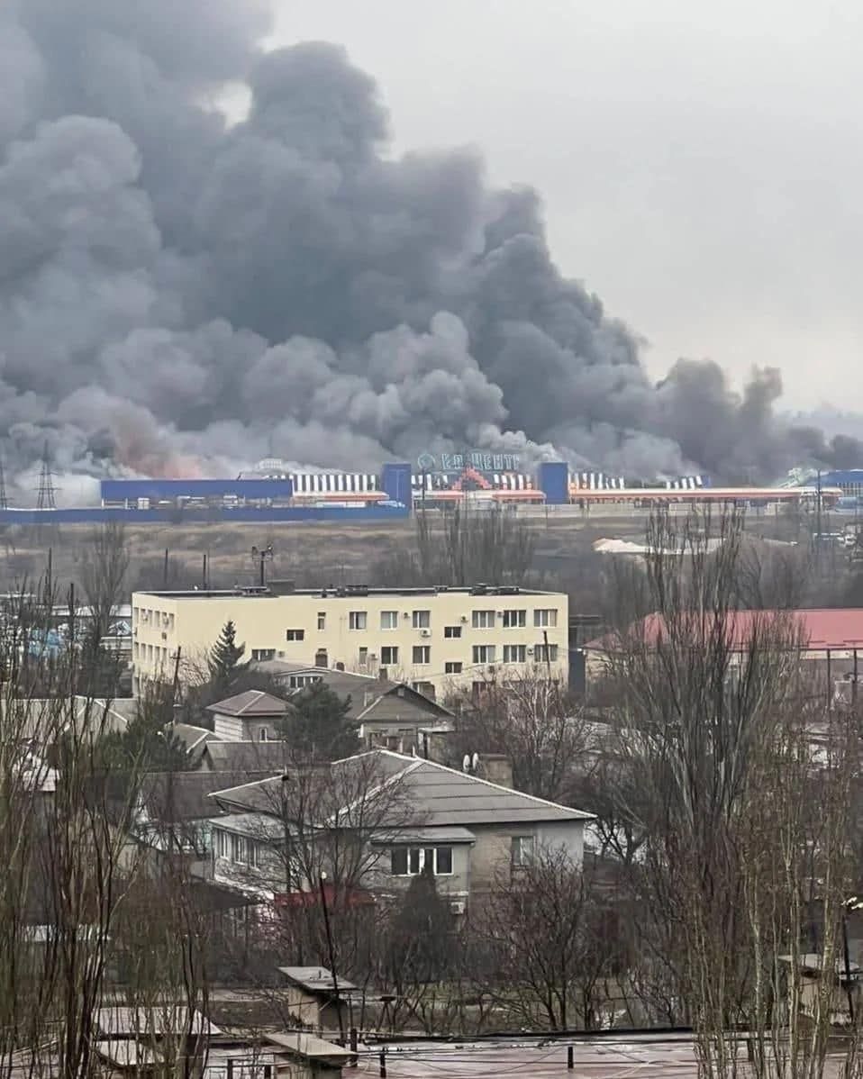 Последствия обстрела Мариуполя. Фото: пресс-служба МВД