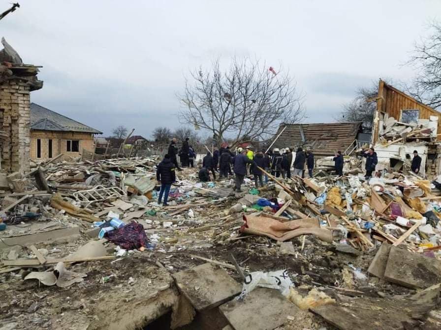 Последствия обстрела в Мархаловке. Фото: ГосЧС