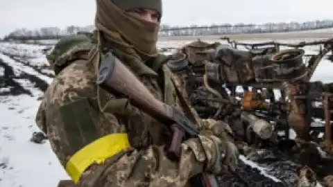 Военный с желтой лентой на рукаве.
Фото: facebook.com/GeneralStaff.ua