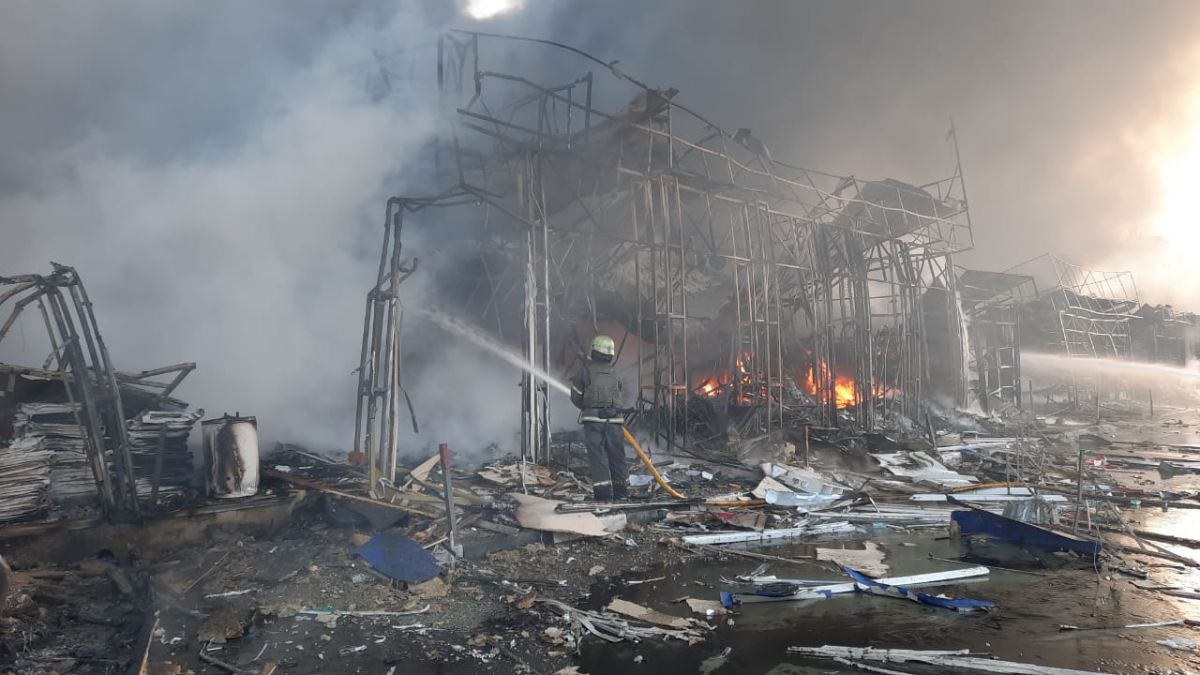 Пожар на рынке в Харькове. Фото: пресс-служба ГосЧС