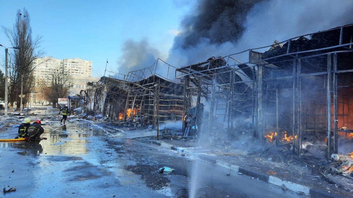 Пожар на рынке в Харькове. Фото: пресс-служба ГосЧС