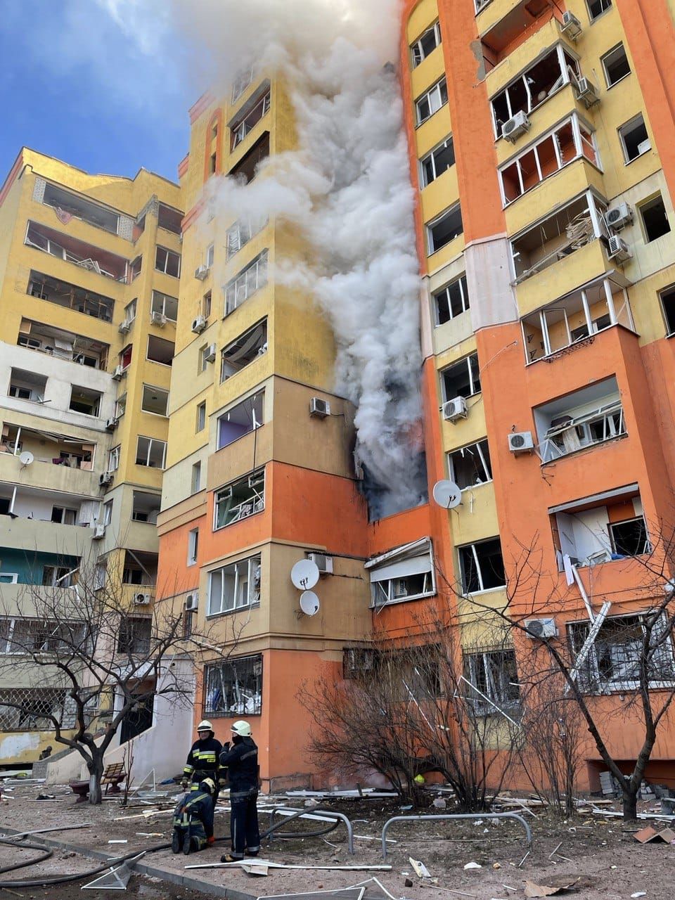 Пожежа у житловому будинку у Харкові.  Фото: Telegram/ДСНС України