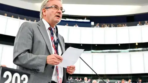 Немецкий европарламентарий предлагает полный запрет поставок товаров