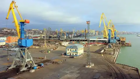 Уряд перебудовує логістику для промисловості в умовах блокади портів