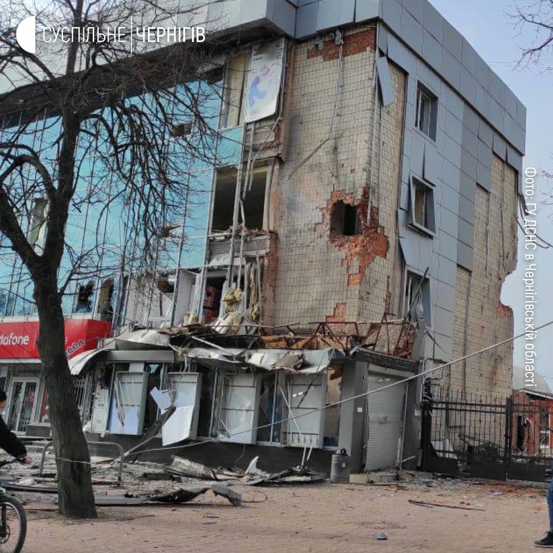 Последствия обстрела Чернигова. Фото: ГосЧс