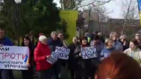 На Херсонщині в Голій Пристані люди вийшли на мітинг. Вимагають повернути викрадених мешканців та міського голову
