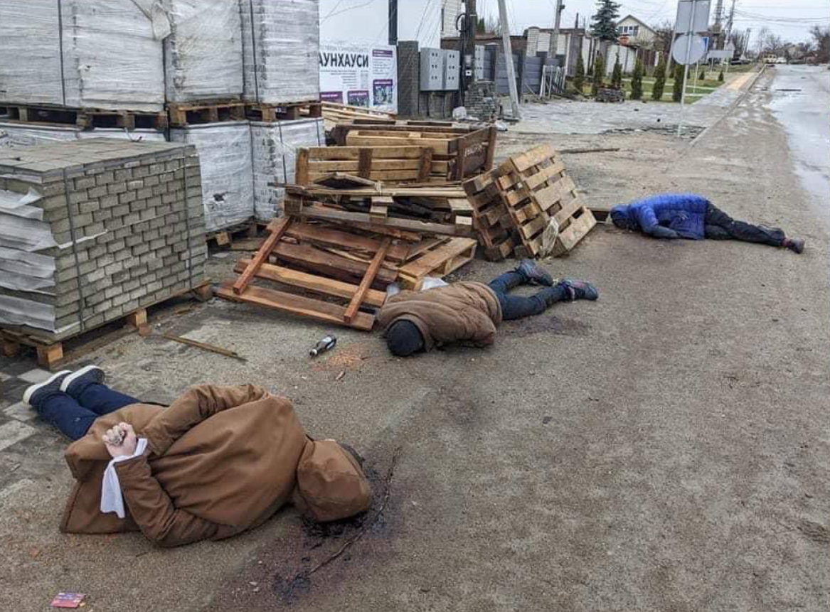 Тела мирных жителей, убитых российскими оккупантами в Буче. Фото: Михаил Подоляк/Twitter