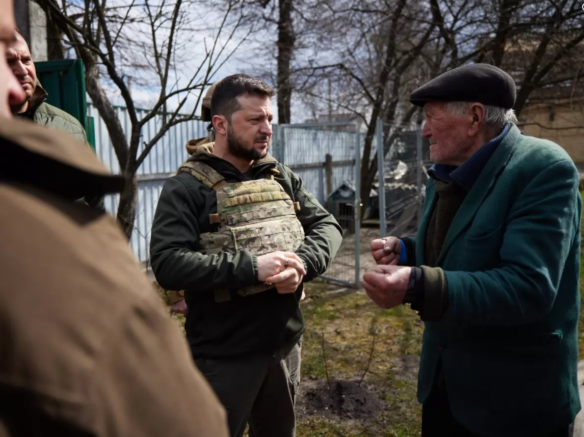 Владимир Зеленский в пострадавшем городе. Фото: facebook/zelenskiy.official Владимир Зеленский в пострадавшем городе. Фото: facebook/zelenskiy.official