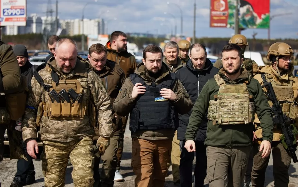 Владимир Зеленский и его команда в Буче. Фото: facebook/zelenskiy.official Владимир Зеленский и его команда в Буче. Фото: facebook/zelenskiy.official