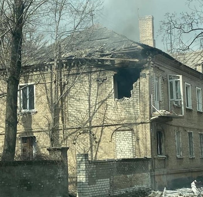 Последствия обстрела. Фото: facebook/МВД
