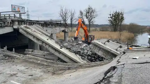У звільнених областях очистили близько 200 км доріг і звели 6 тимчасових переправ – Укравтодор