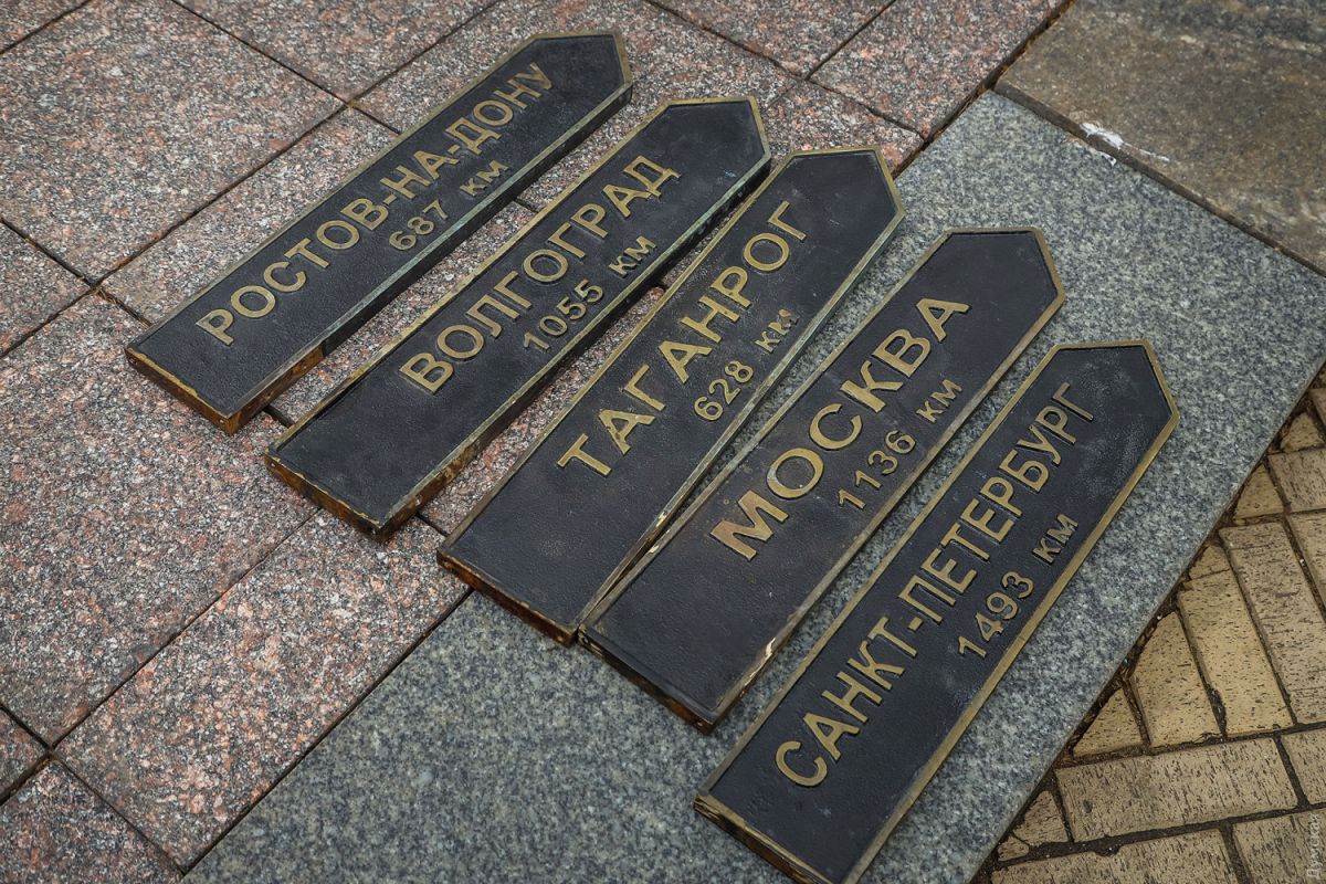 Демонтированные таблички. Фото: 